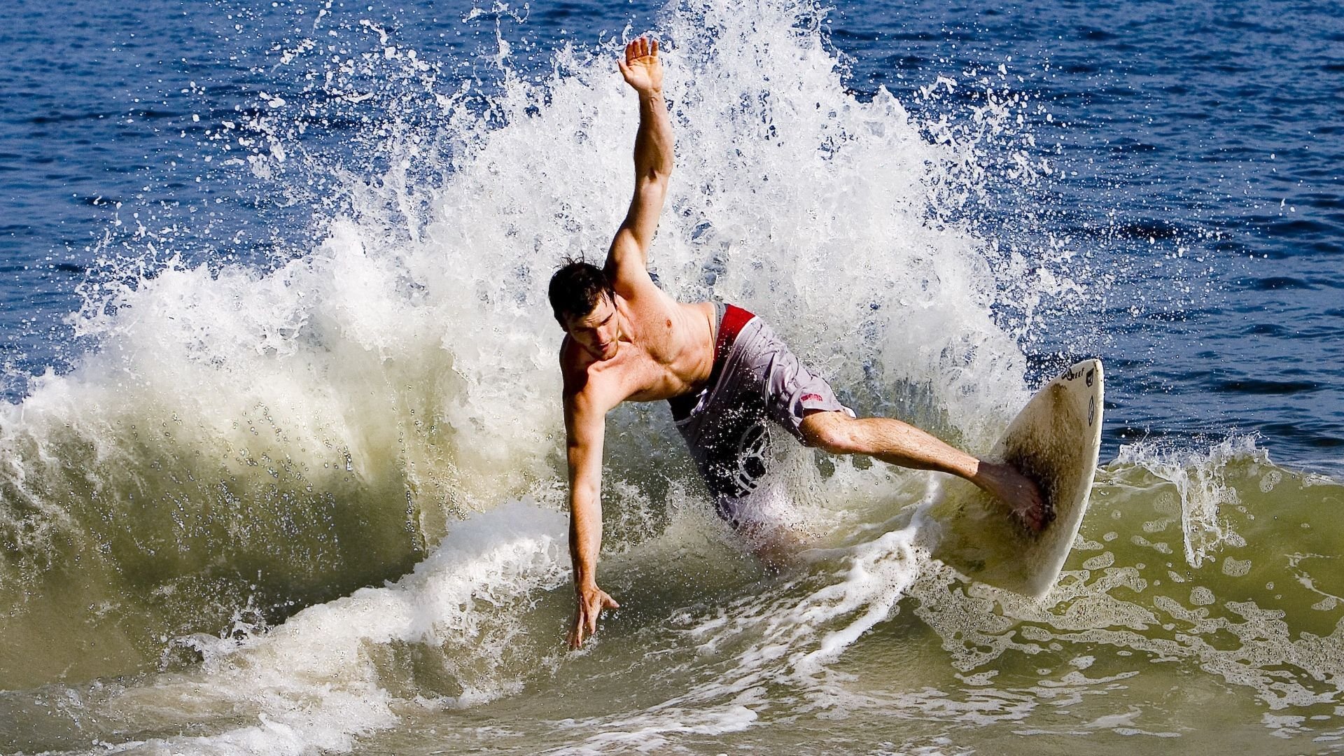 乐鱼体育登录入口-体育新闻中心推动体育赛事多语言直播技术研发，播放体育新闻