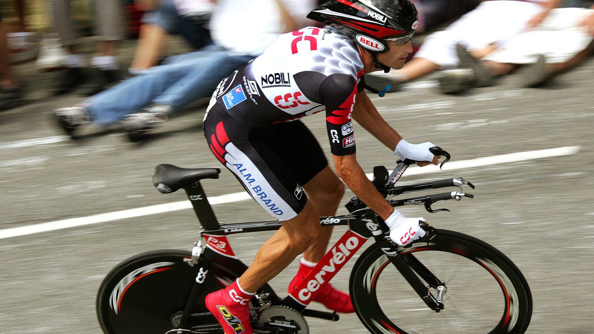 欧洲冠军联赛半决赛激战正酣，强队争夺决赛席位，欧洲冠军联赛视频