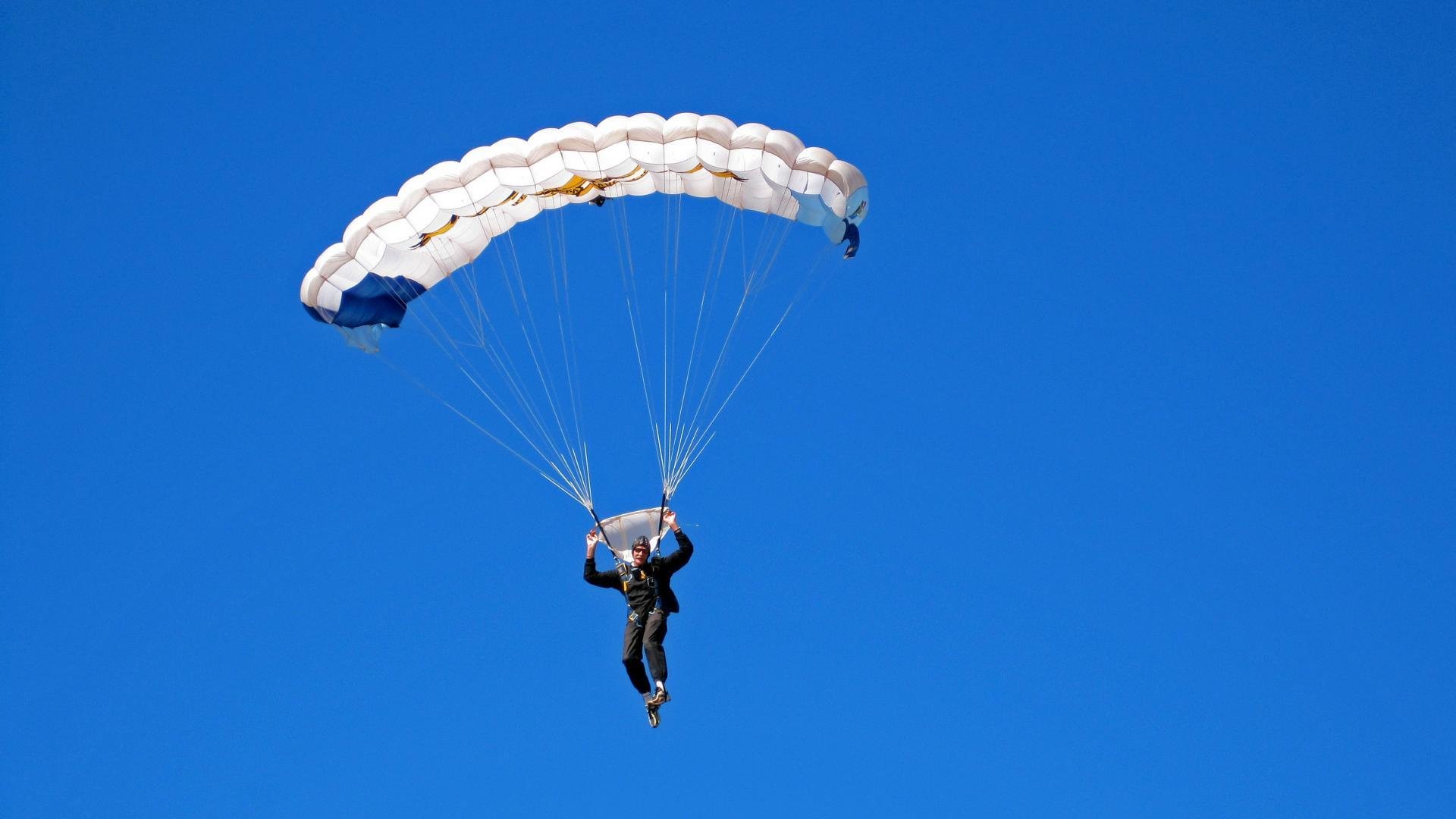 乐鱼体育官网优惠-中国足球联赛加强赛事裁判执法公正性，足球裁判公平公正